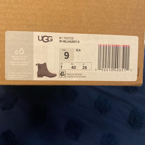 Woman’s UGG waterproof boots size 9. - Picture 4 of 4